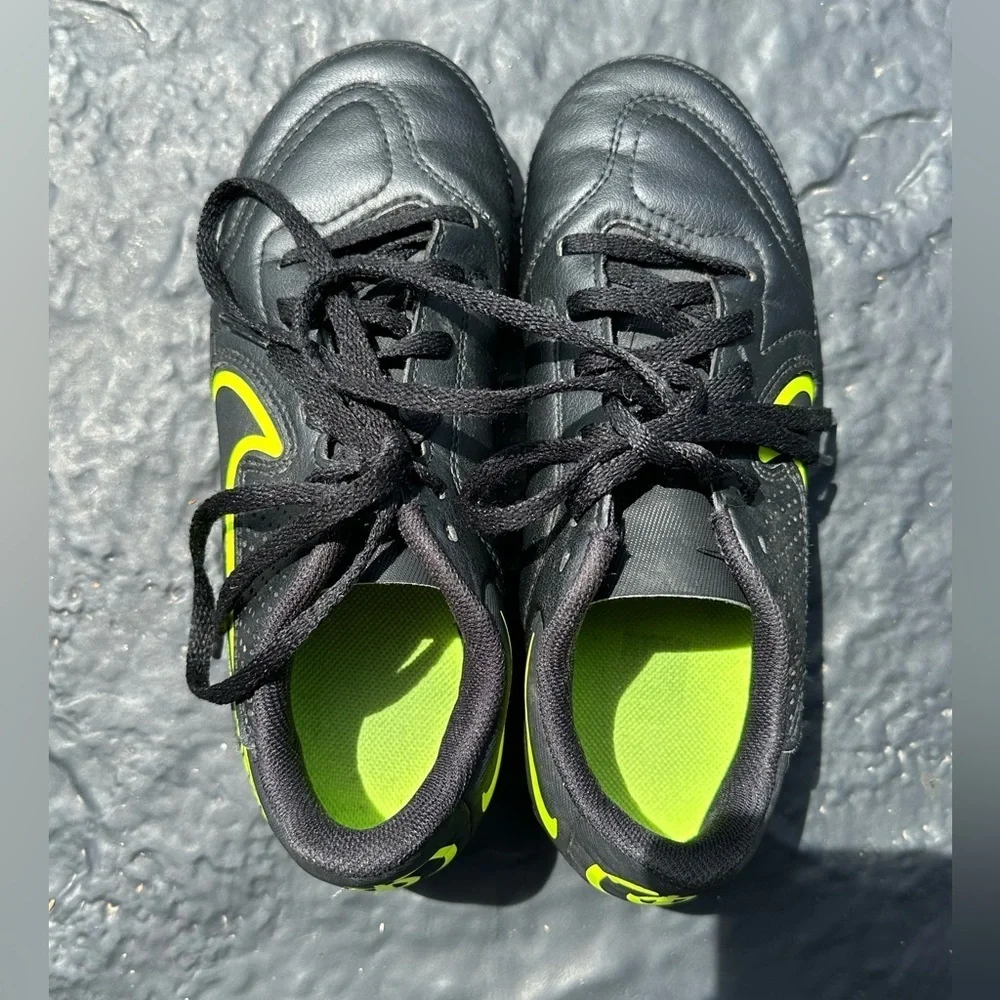 Nike Tiempo Black Volt Soccer Cleats Football Boots Soccercore Youth 2Y